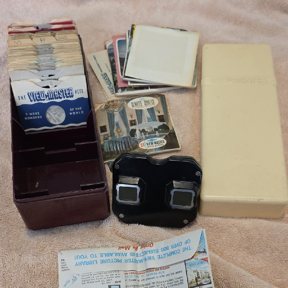Vintage View-Master with Reels (1960's)